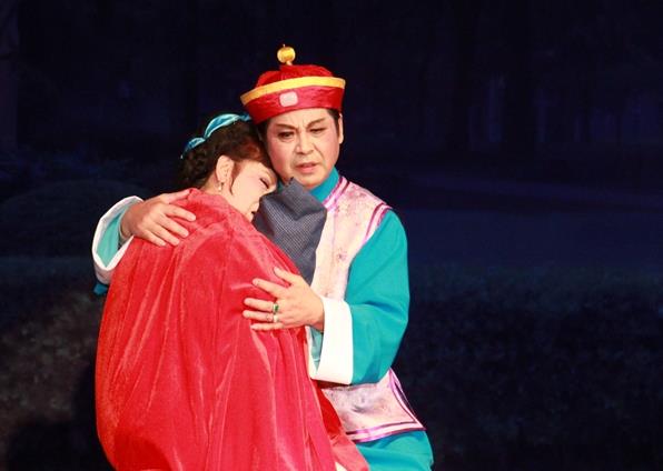 沪剧《白艳冰雪地产子》