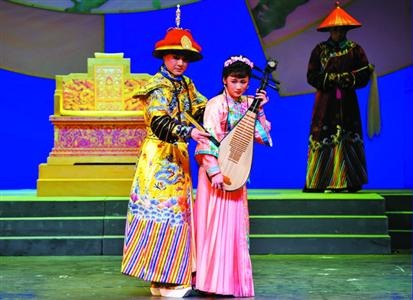 筷子蘸酒写字讨论唱段 上海沪剧院系列活动纪念解洪元