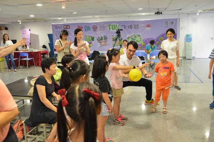 粤剧优秀青年演员文汝清、李嘉宜、李源斌为小朋友带来一场精彩生动的&ldquo;粤剧讲座&rdquo;