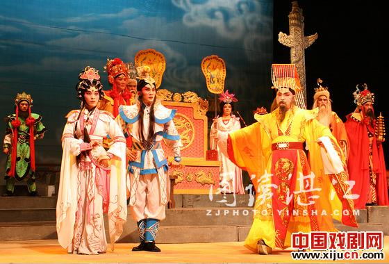 长安粤剧团到廉江市免费演出