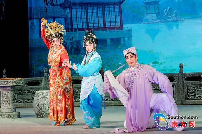 粤剧春班连轴转 一演就是半个月