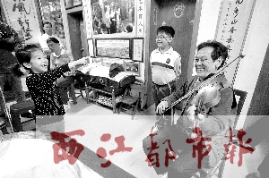 家族四代人迷粤剧