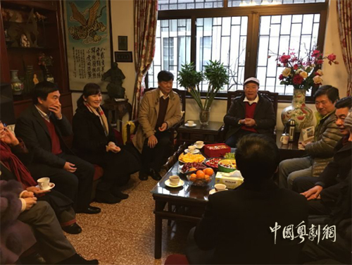 广州市粤剧界代表看望黎子流老市长