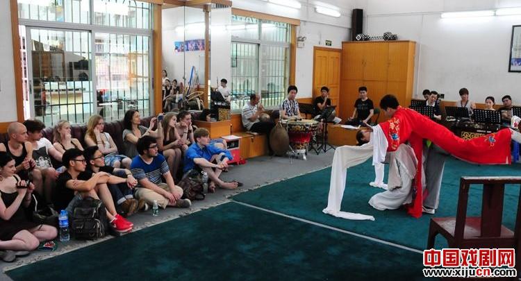 芬兰坦佩雷大学到广东粤剧院参观交流
