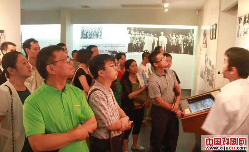 广东粤剧院演职人员接受爱国主义教育