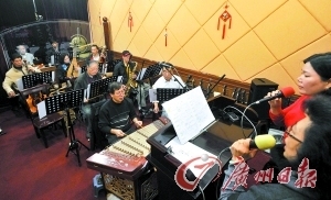 痴爱粤剧的香港老板豪掷400多万元为&ldquo;私伙局&rdquo;创办演出环境