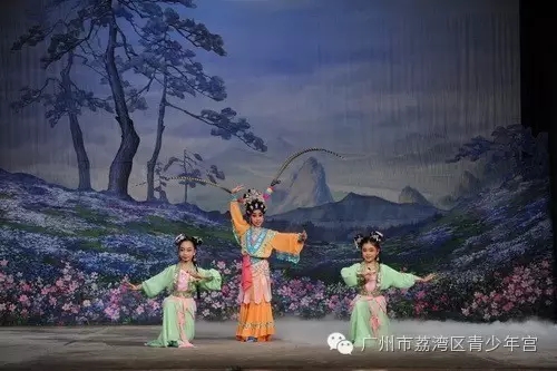 《别洞观景》谢汶芝获“银花”奖