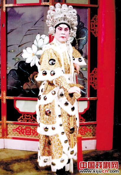 梁锦伦玉面金喉艺名小神鹰