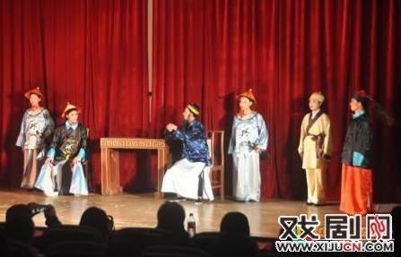钦州市第一中学学生粤剧团首场演出粤剧《苦胆汤圆》