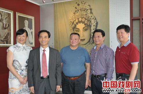 蒙菁、梁华、徐彬、欧凯明、余勇在红艺中心