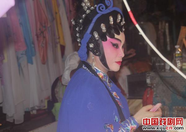 台风后补戏&ldquo;一晚两场&rdquo;