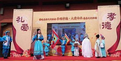 使小学生熟悉粤剧、喜爱粤剧，促进粤剧的长远发展