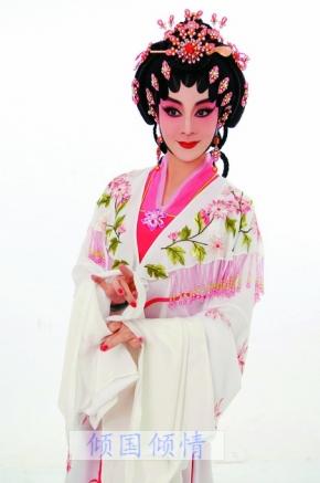 粤剧名伶李淑勤、冯刚毅等精彩演绎《倾国倾情》