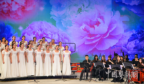 &ldquo;践行十九大 粤韵飘华园&rdquo;广东粤剧艺术传承基地阶段性成果汇报演出精彩上演