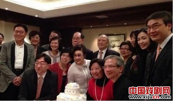 众名人高官出席白雪仙生日聚会
