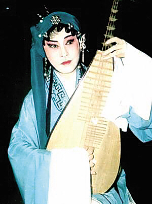 从京剧借鉴来的粤剧青衣 演的是忠孝贞烈的女性形象