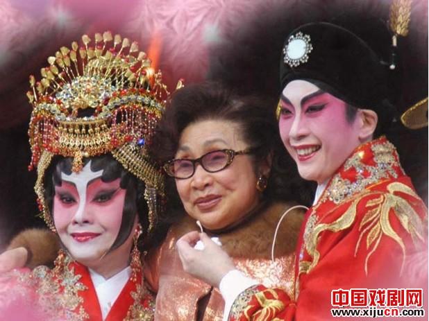 庆祝雏凤50周年《龙情诗意半世纪》