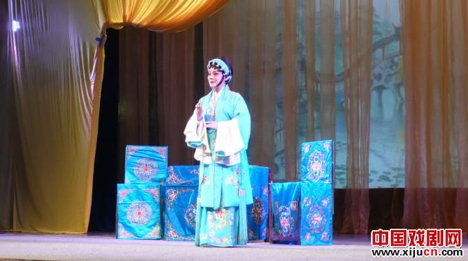 粤剧花旦：秦瑶