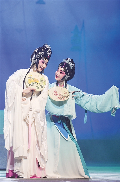 新编传奇粤剧《白蛇传&middot;情》在南宁人民会堂上演