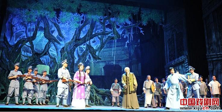新编粤剧《碉楼》主创人员都是名家大腕