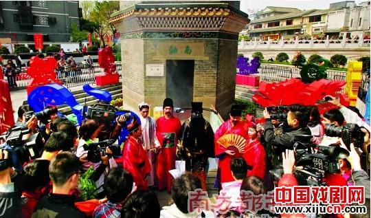 三月初三荔枝湾的文塔重现&ldquo;转文塔&rdquo;传统仪式