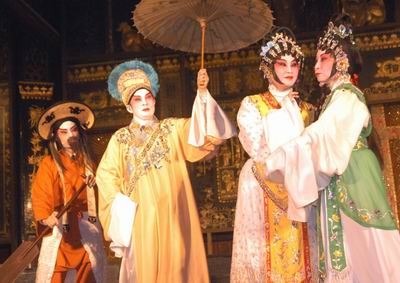 英语马来语共唱粤剧