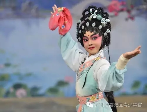 《红娘递谏》梁咏忻获“银花”奖