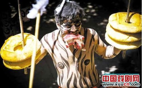 传统粤剧《祭白虎》戏园里的神话祭祀