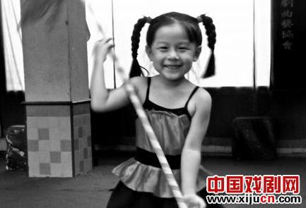 韦嘉宜：出生在粤剧排练中心的孩子