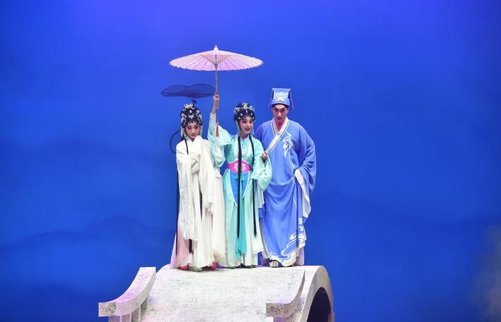 新编传奇粤剧《白蛇传·情》