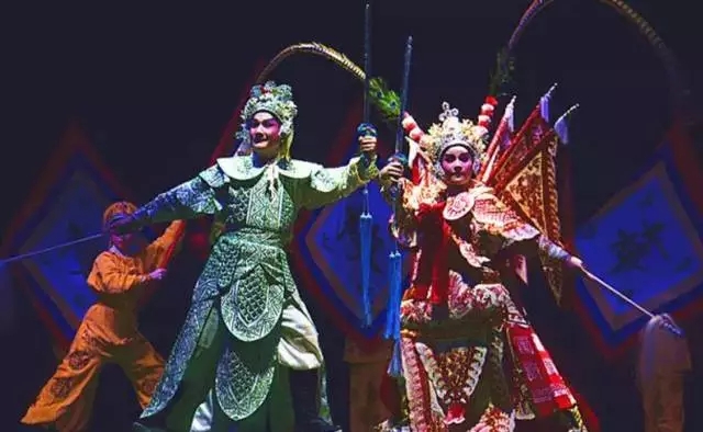 粤剧《鸳鸯剑》