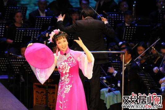 《琼姿霞彩报恩师&mdash;红线女》琼霞交响粤剧音乐会