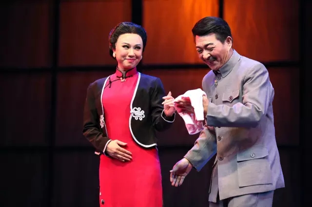 粤剧《孙中山与宋庆龄》澳门登场 两梅花演绎伟人精诚爱情