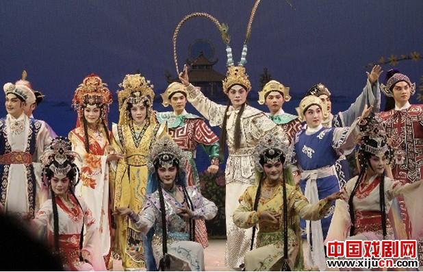 11月11日至13日广州红豆粤剧团在文化公园演出