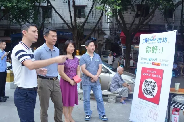 唱粤曲、演折子戏，这班老人家就是舞台上的大明星！