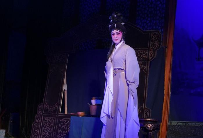 谢观众 叶蓓泪洒舞台