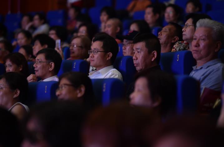 粤剧《魂牵珠玑巷》展演第七届羊城国际粤剧节，副省长蓝佛安观看演出