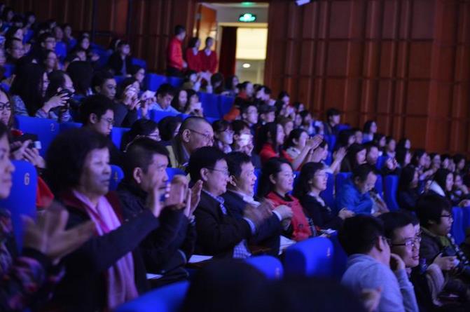 广东省委宣传部部长慎海雄,广东省文化厅厅长方健宏、副厅长杨树以及相关领导嘉宾出席观看了演出