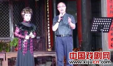 南海区委书记邓伟根与粤剧名伶郭凤女合唱粤剧《家&middot;南海》募捐善款超过200万元