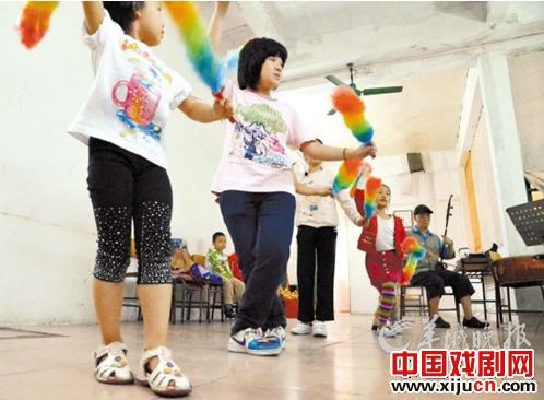 荔湾区多宝小红豆粤剧学校迎来20岁生日