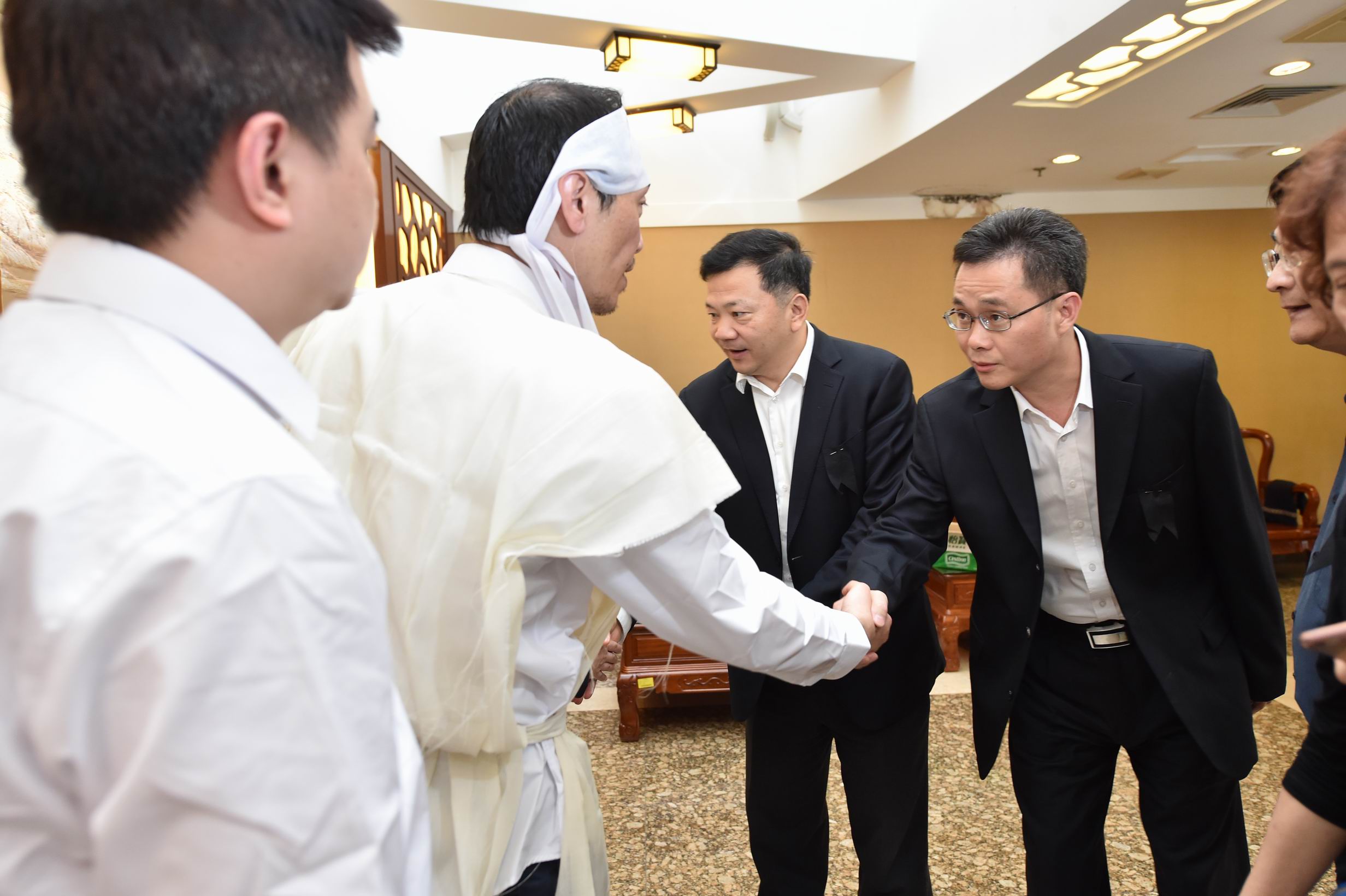 著名粤剧表演艺术家罗家宝告别仪式在广州举行