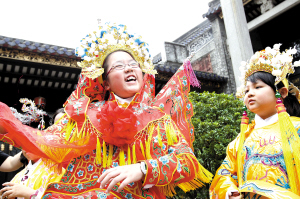小学生广东粤剧博物馆体验粤剧醉人魅力