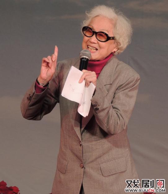 政协委员易红霞促请国家追授粤剧艺术表演家红线女为&ldquo;人民艺术家&rdquo;称号