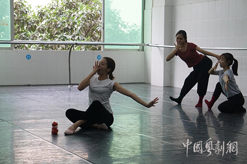 荔湾区青少年宫粤剧、舞蹈班学员前往广东舞蹈戏剧职业学院进行公益研学观摩