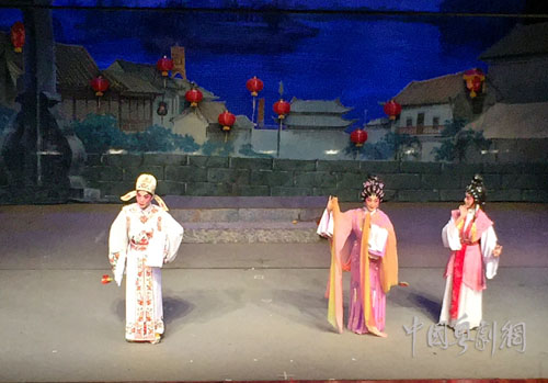 白庆贤与蒋文端母女演出《紫钗记之拾钗结缘》