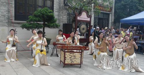 广东音乐曲艺团女子乐队为广东音乐馆揭幕演出