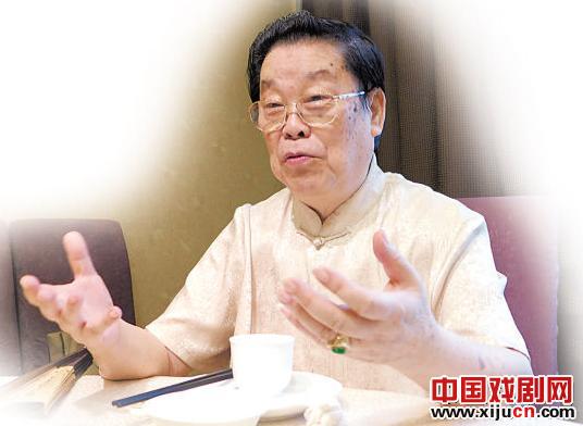 梁锦伦&ldquo;玉面金喉&rdquo;艺名&ldquo;小神鹰&rdquo;