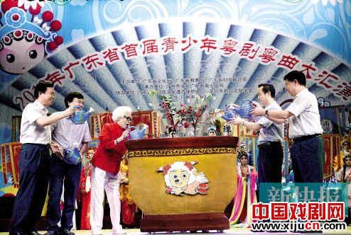 粤剧名家红线女献唱首届青少年粤剧粤曲大汇演