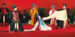 200多名青少年粤剧爱好者和500多名师生举行粤剧进校园年度汇演