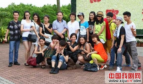 广东粤剧院准备参加剧院工会恢复三周年的大型活动